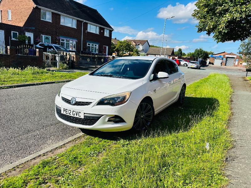 Vauxhall Astra 1.6 16v SRi VX Line Hatchback 5dr Petrol Manual Euro 5 (115 ps)