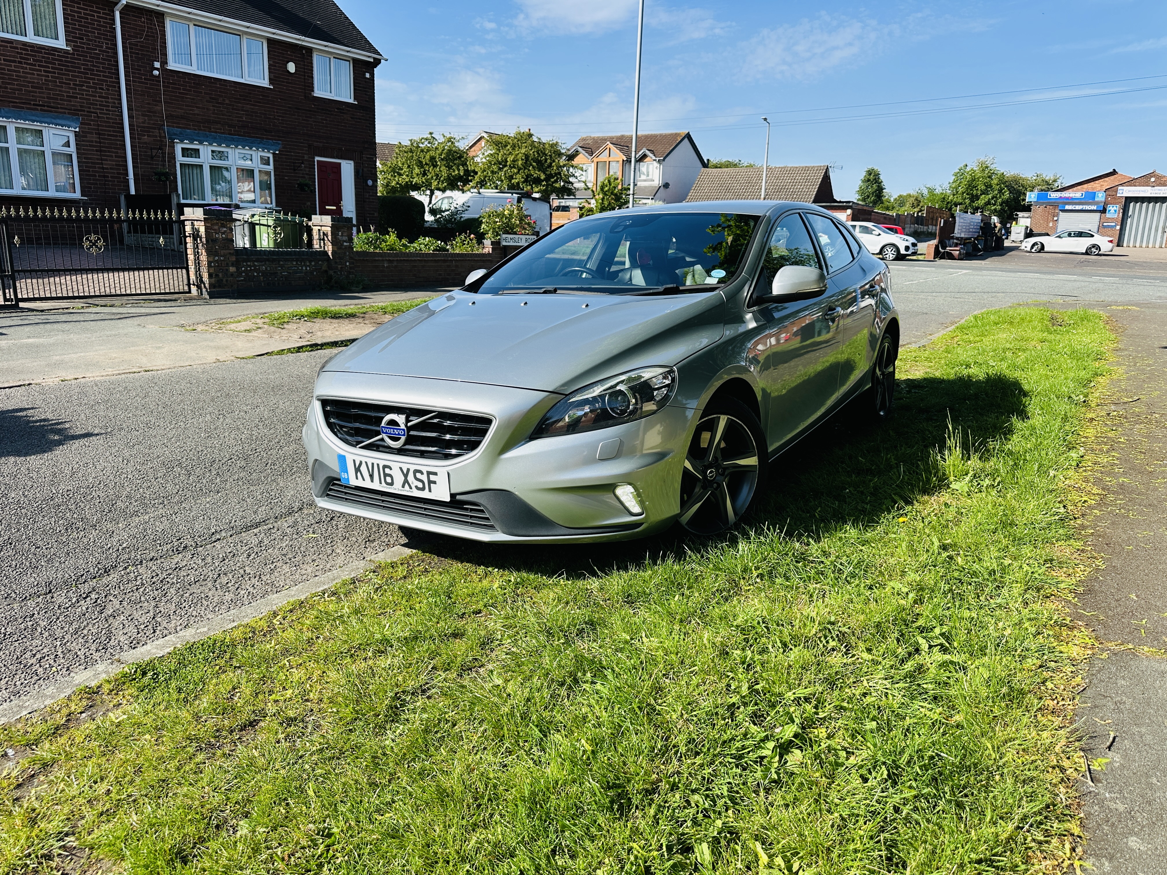 Volvo V40 2.0 D2 R-Design Lux Nav Auto Euro 6 (s/s) 5dr