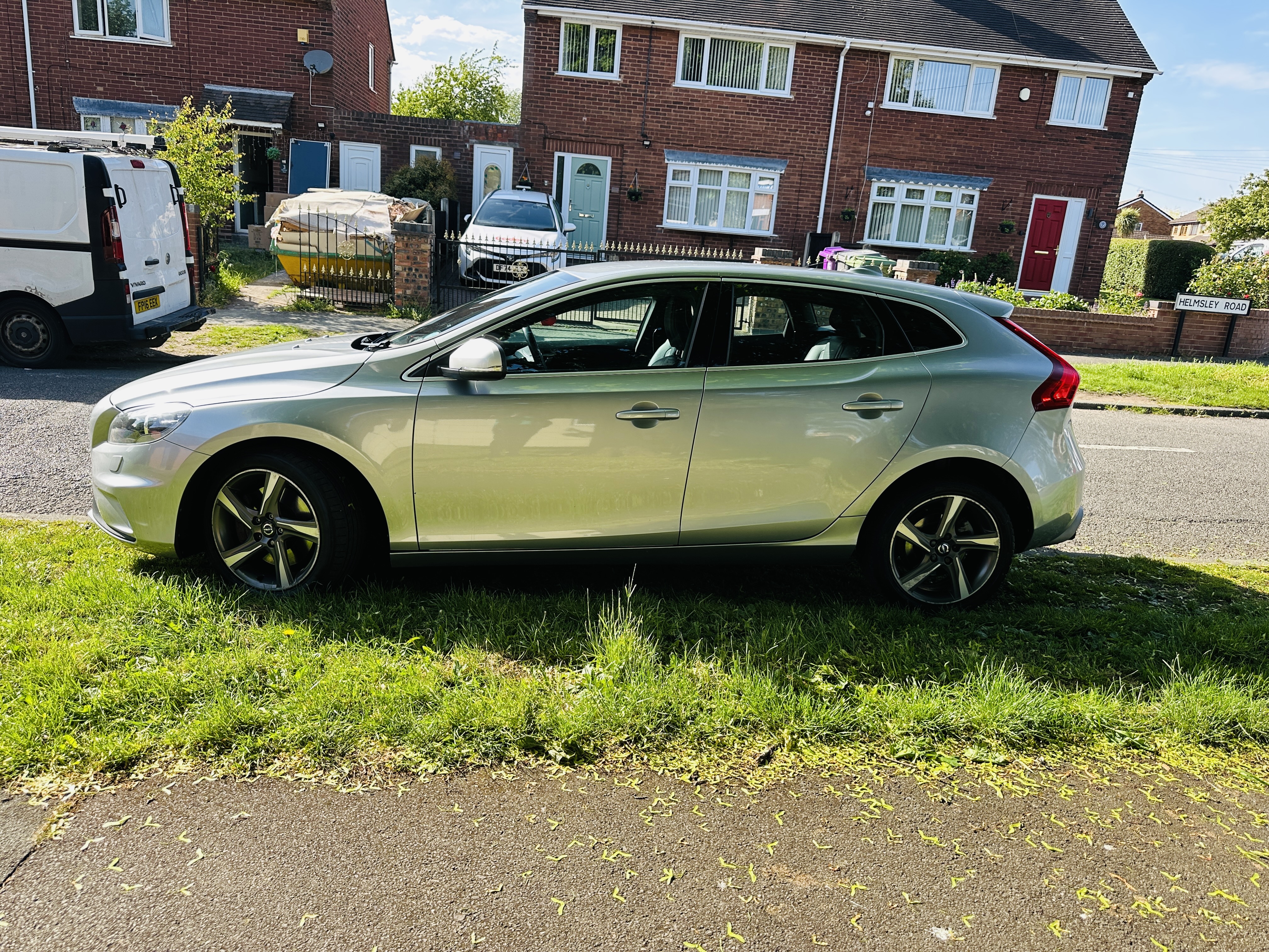 Volvo V40 2.0 D2 R-Design Lux Nav Auto Euro 6 (s/s) 5dr