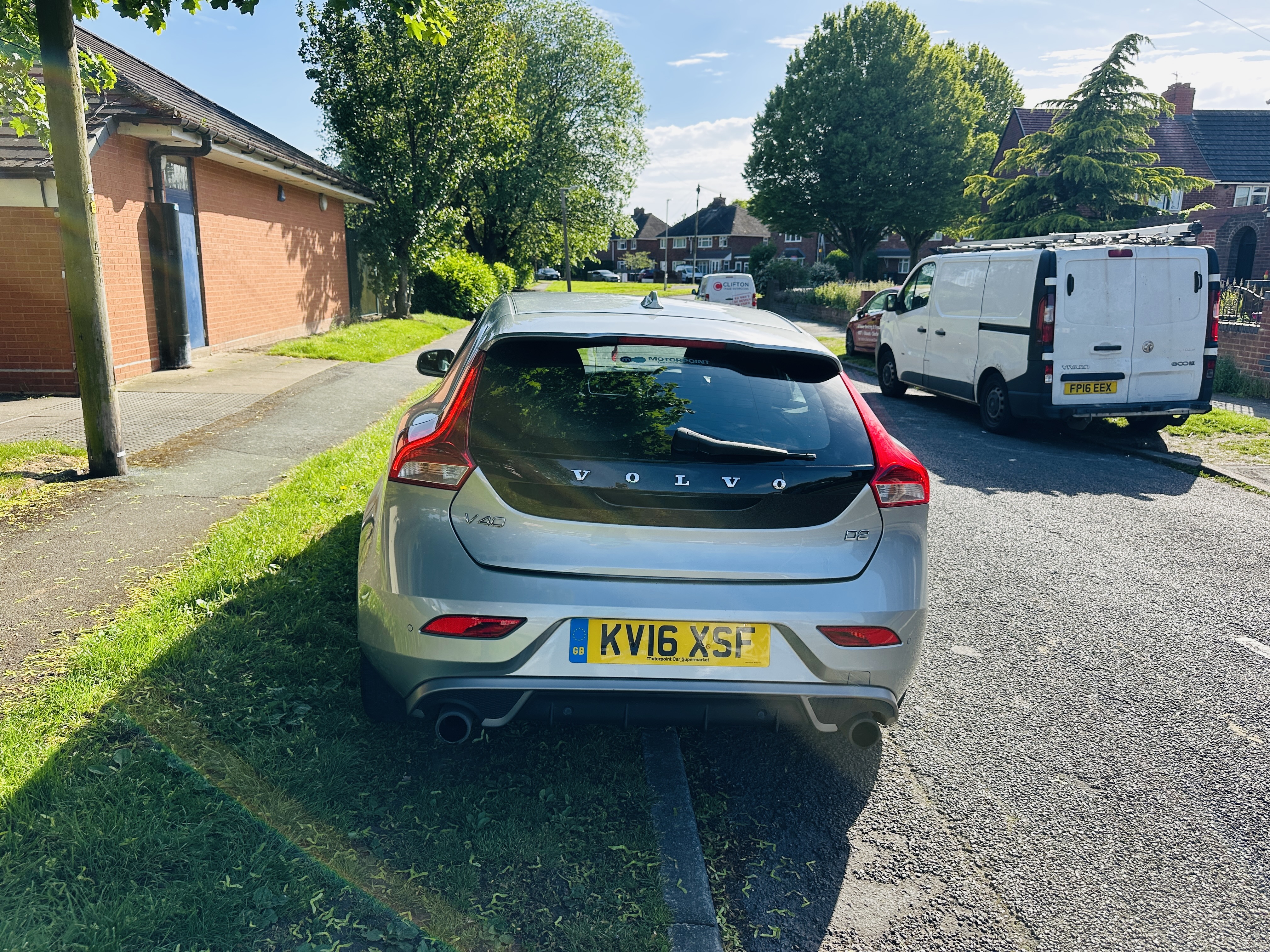 Volvo V40 2.0 D2 R-Design Lux Nav Auto Euro 6 (s/s) 5dr