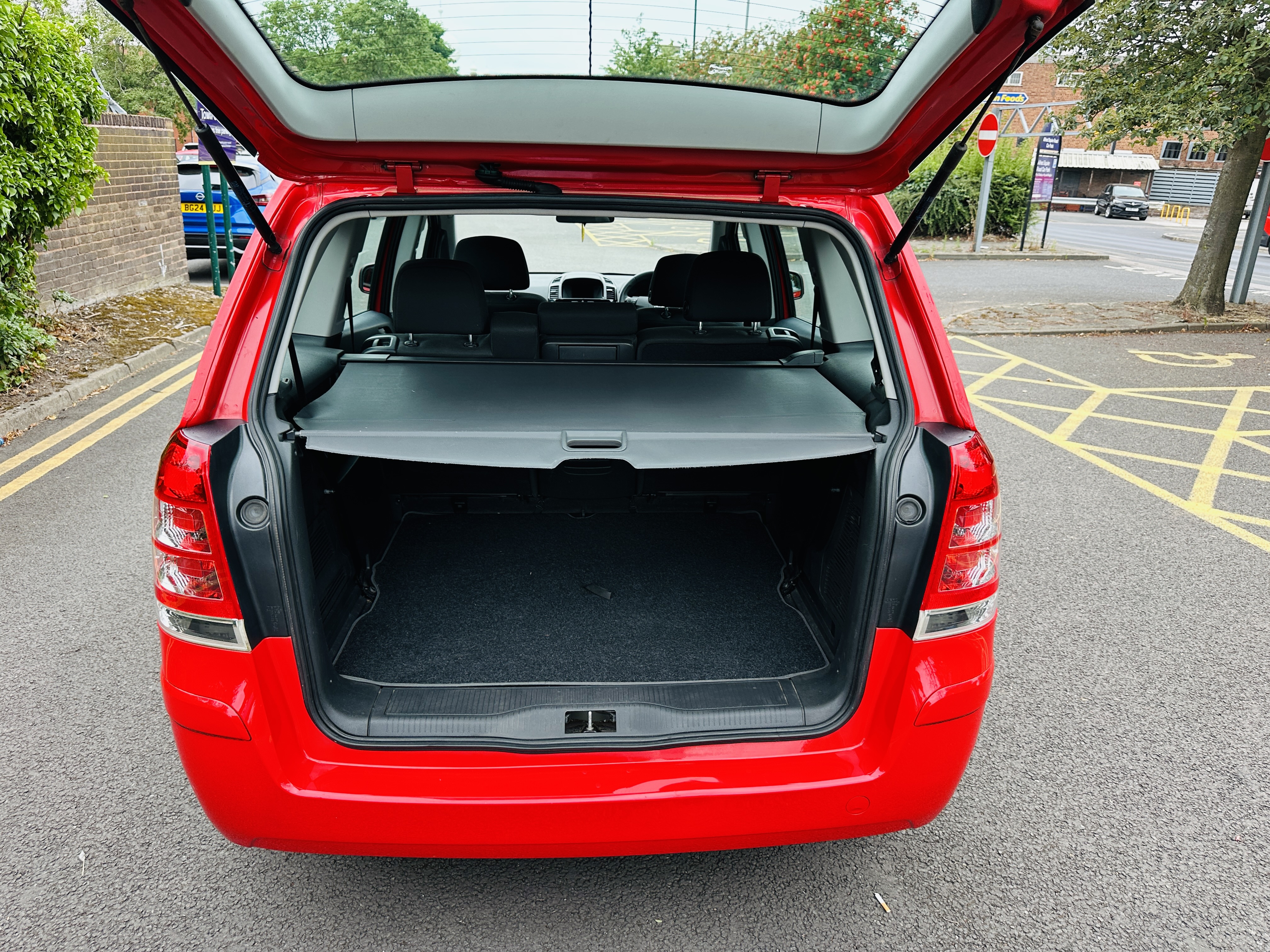 Vauxhall Zafira 1.8 16V Exclusiv MPV 5dr Petrol Manual Euro 5 (120 ps)