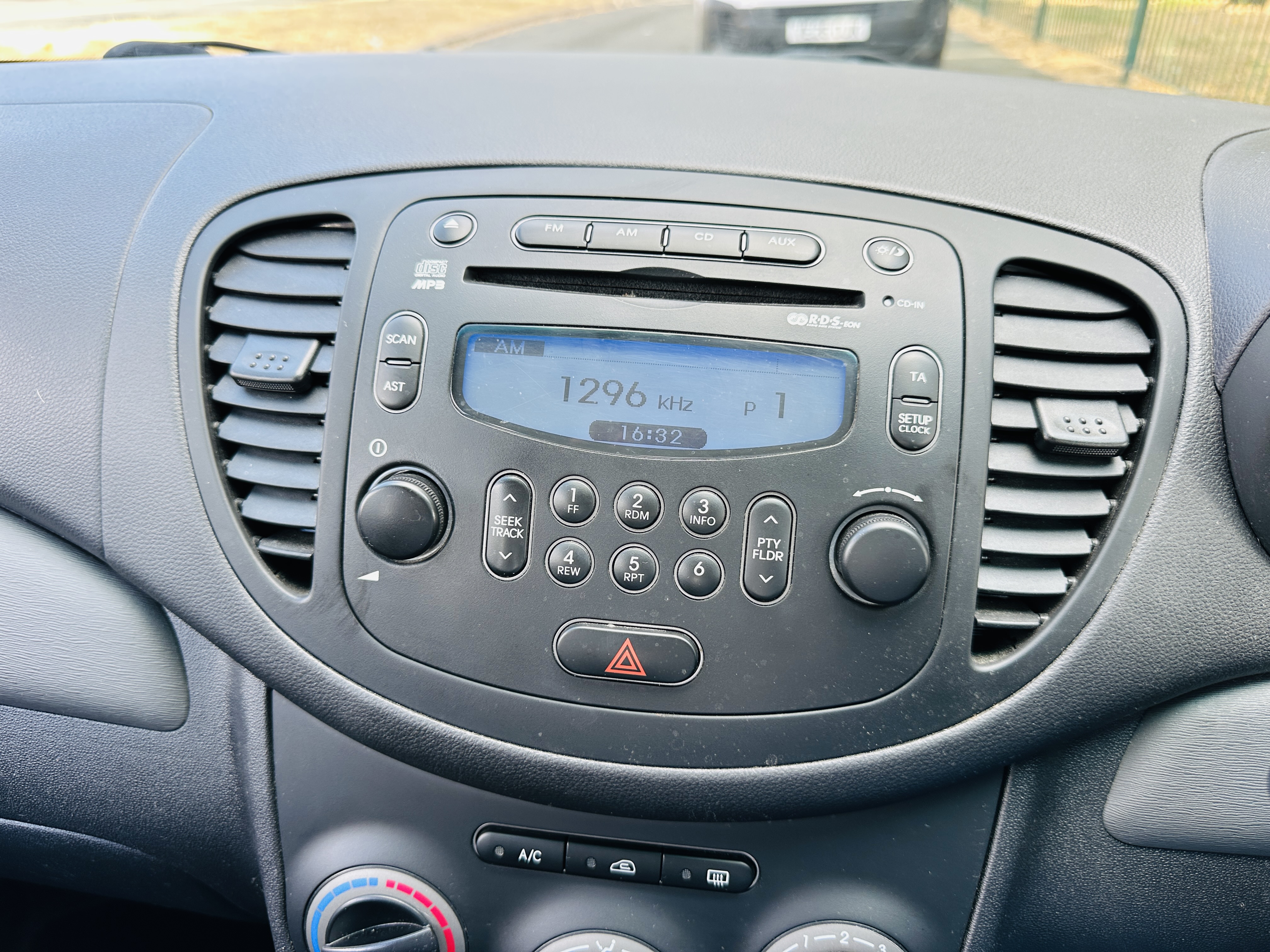 Hyundai i10 1.2 Active Hatchback 5dr Petrol Manual Euro 5 (85 bhp)