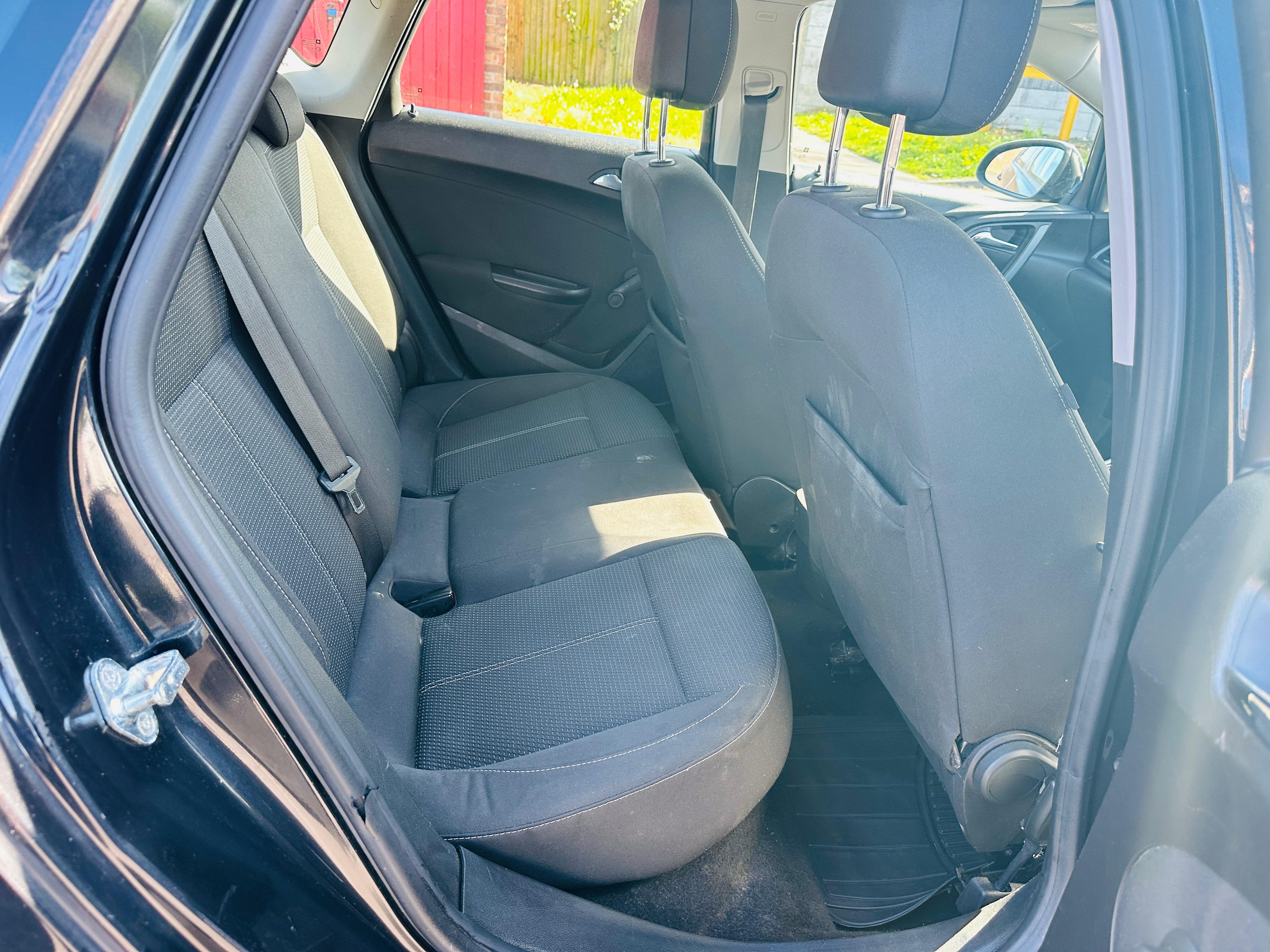 Vauxhall Astra 1.4i Design Hatchback 5dr Petrol Manual Euro 6 (100 ps)