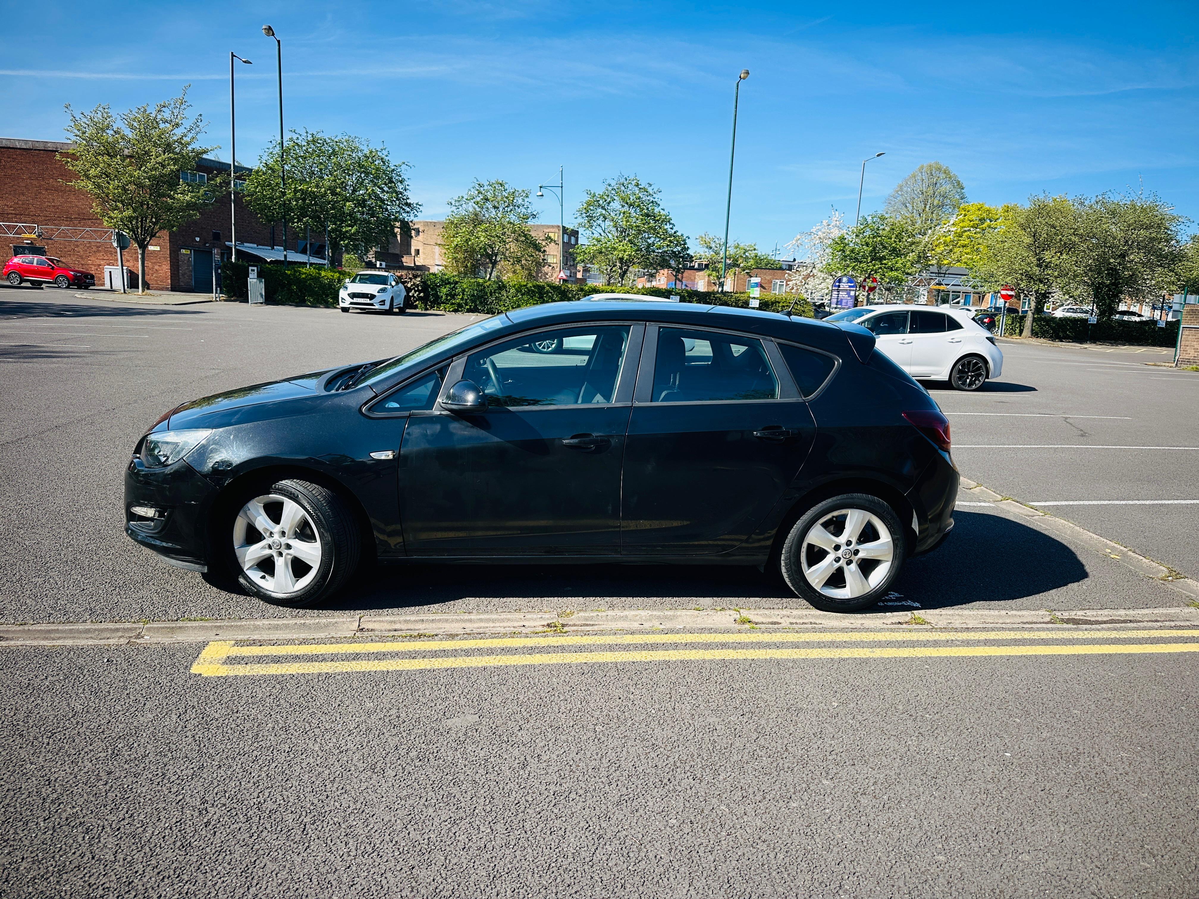 Vauxhall Astra 1.4i Design Hatchback 5dr Petrol Manual Euro 6 (100 ps)