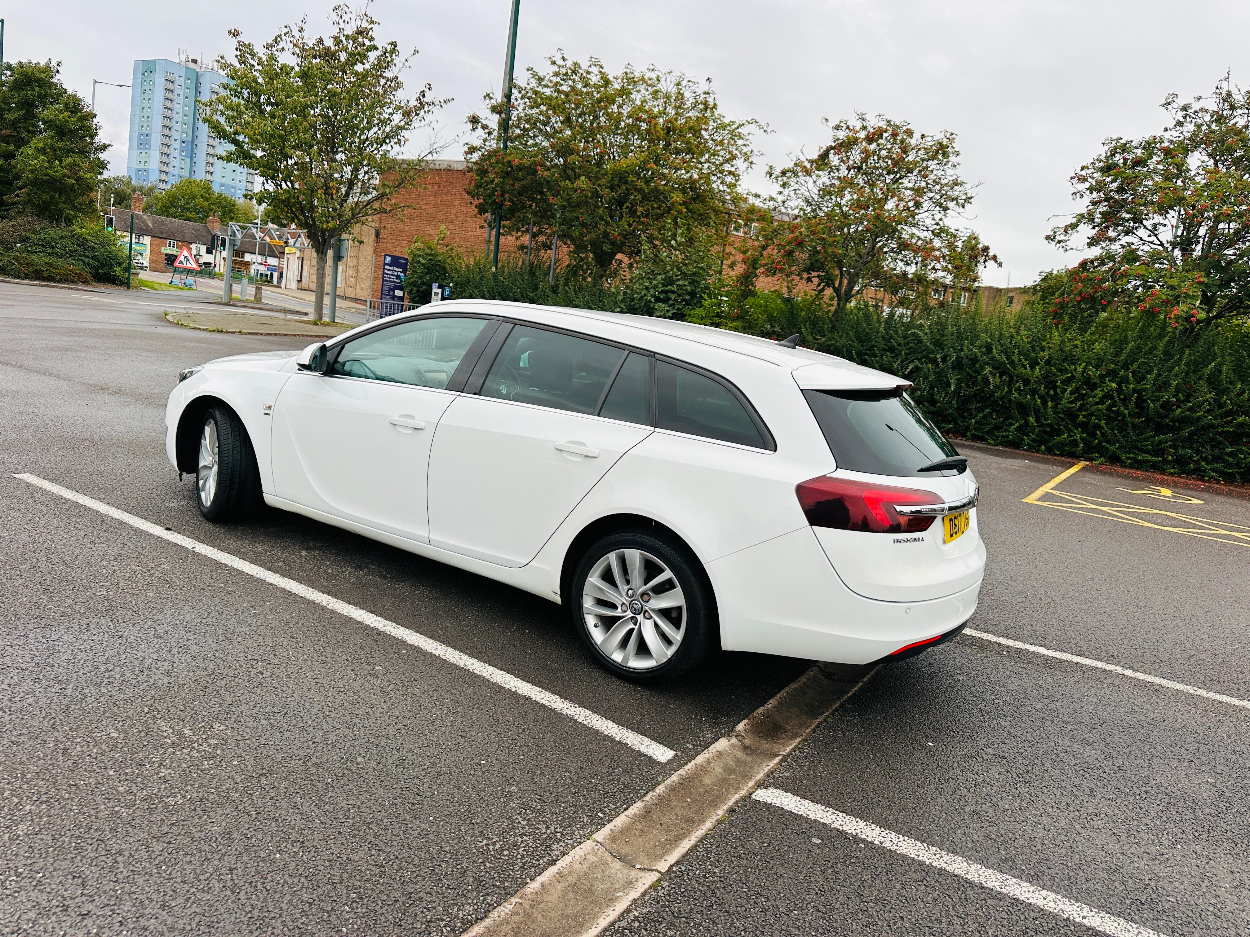 Vauxhall Insignia 1.6 CDTi ecoFLEX SRi Nav Sports Tourer Euro 6 (s/s) 5dr