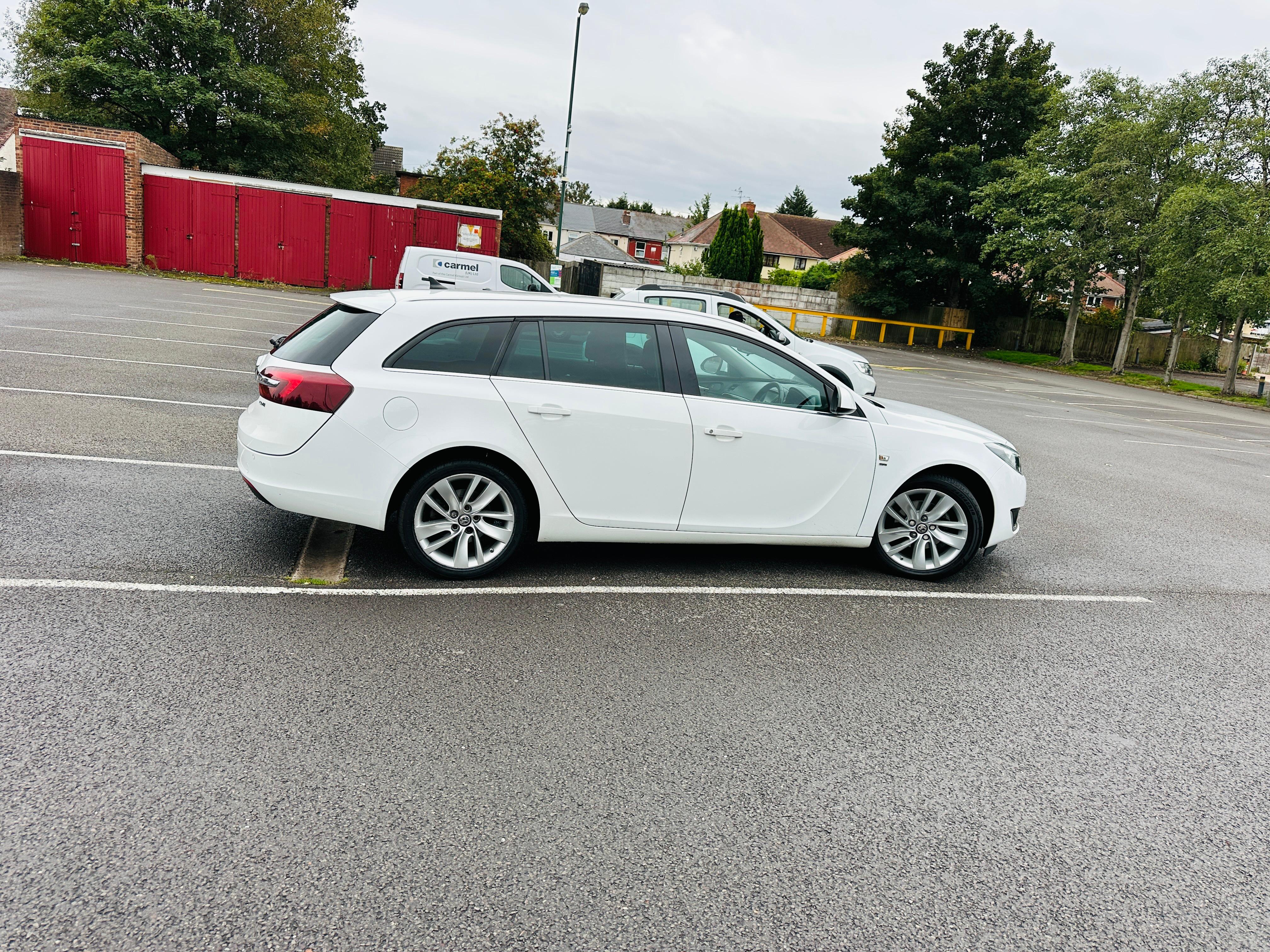 Vauxhall Insignia 1.6 CDTi ecoFLEX SRi Nav Sports Tourer Euro 6 (s/s) 5dr