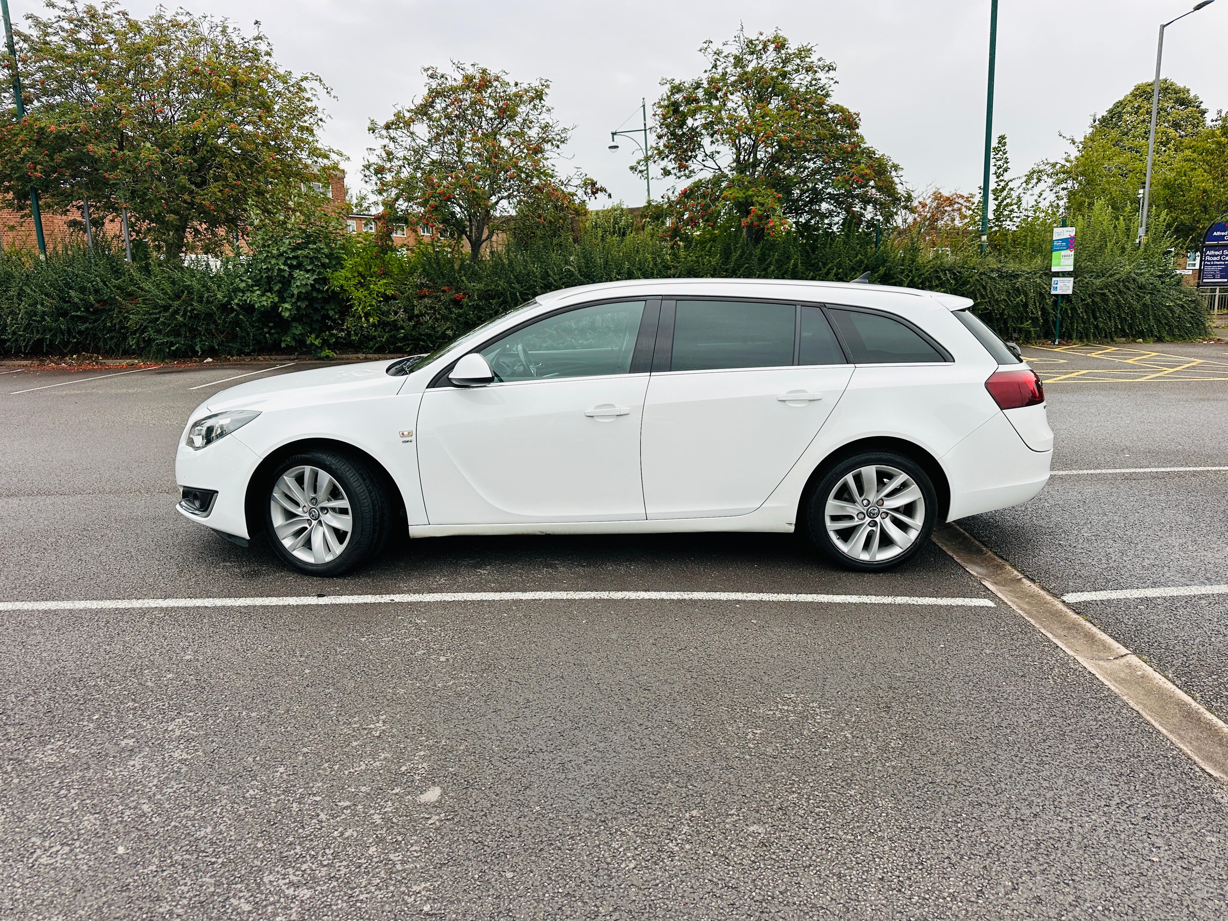 Vauxhall Insignia 1.6 CDTi ecoFLEX SRi Nav Sports Tourer Euro 6 (s/s) 5dr