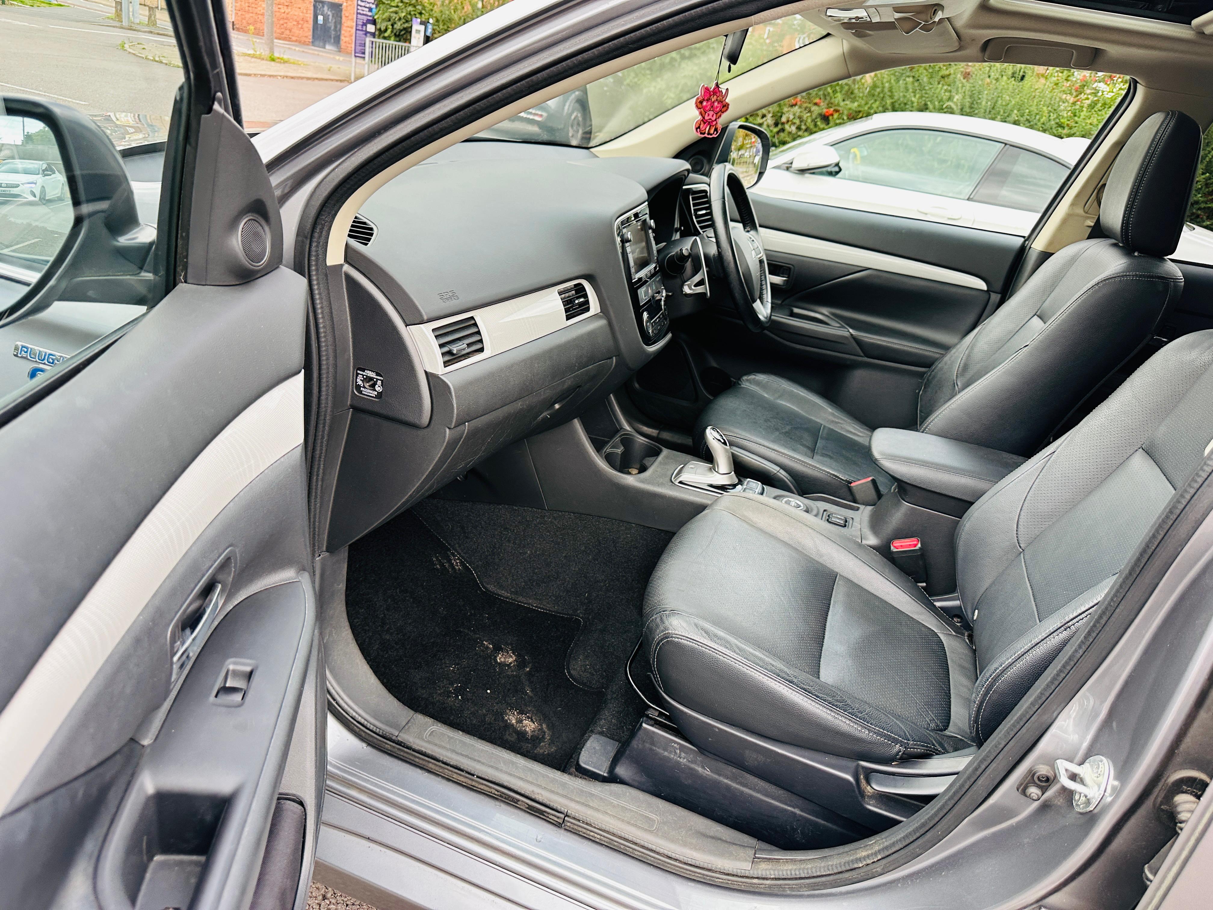 Mitsubishi Outlander 2.0h 12kWh GX4h SUV 5dr Petrol Plug-in Hybrid CVT 4WD Euro 5 (s/s) (200 ps)