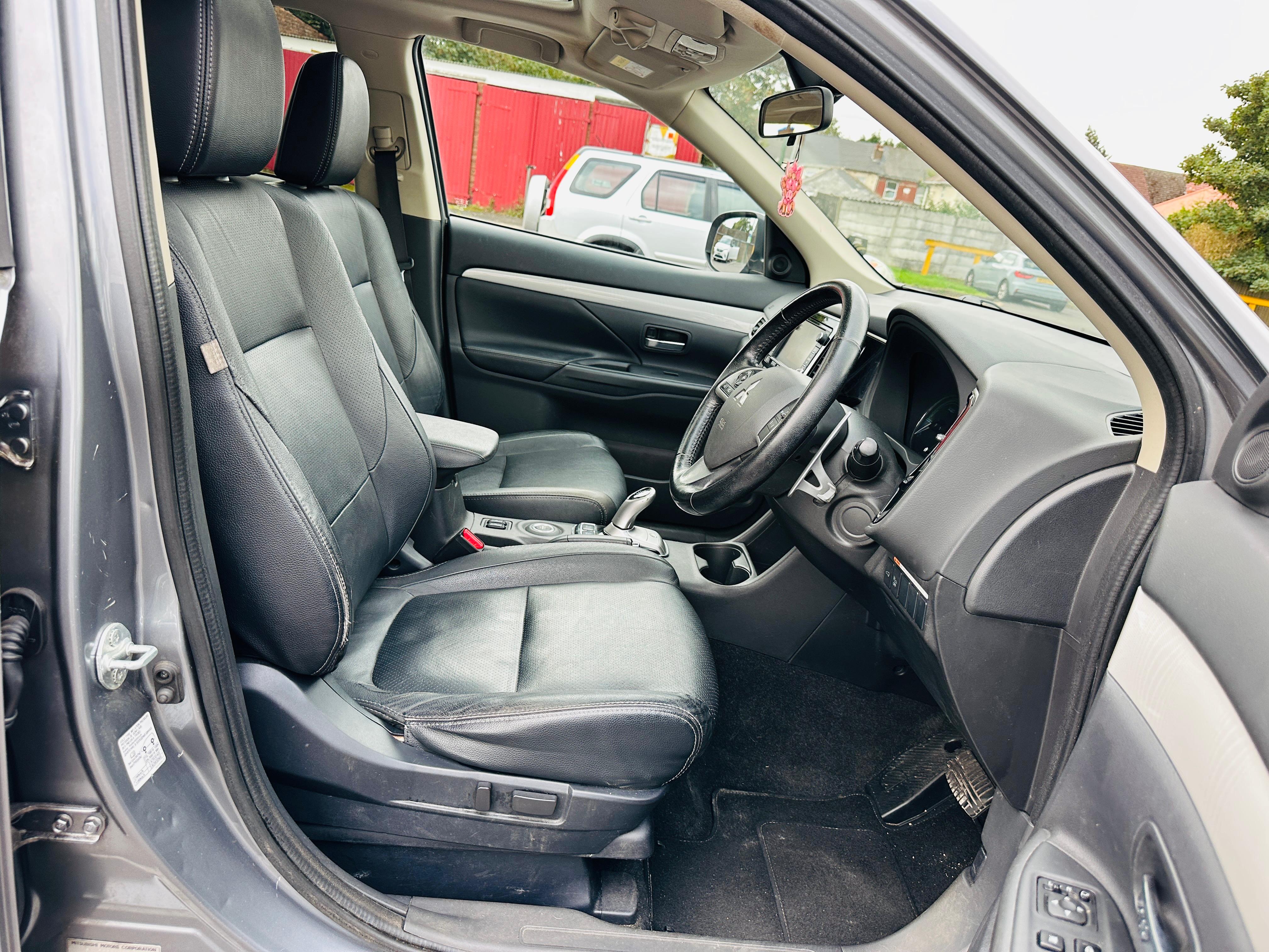 Mitsubishi Outlander 2.0h 12kWh GX4h SUV 5dr Petrol Plug-in Hybrid CVT 4WD Euro 5 (s/s) (200 ps)
