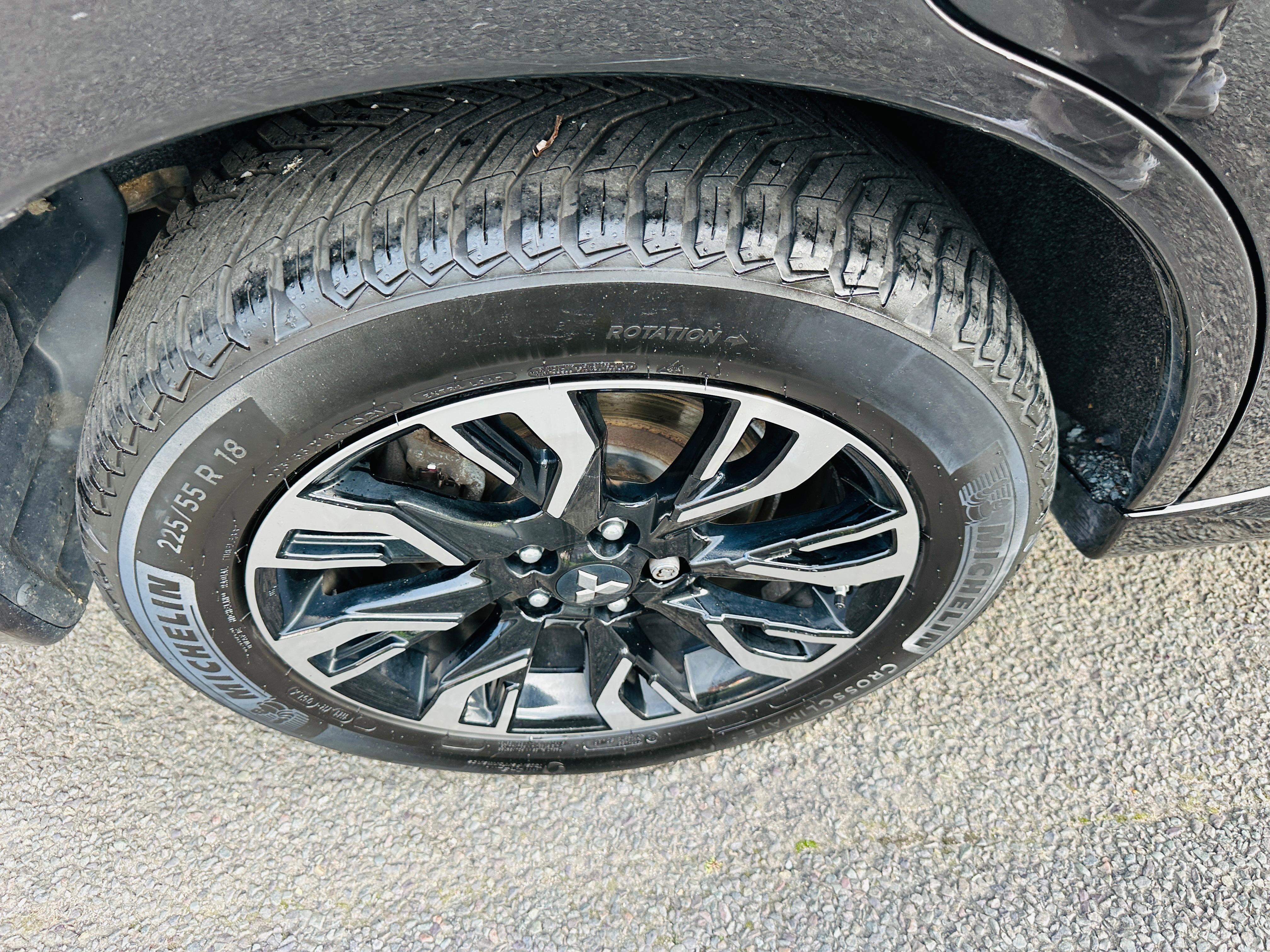 Mitsubishi Outlander 2.0h 12kWh 4hs SUV 5dr Petrol Plug-in Hybrid CVT 4WD Euro 6 (s/s) (200 ps)