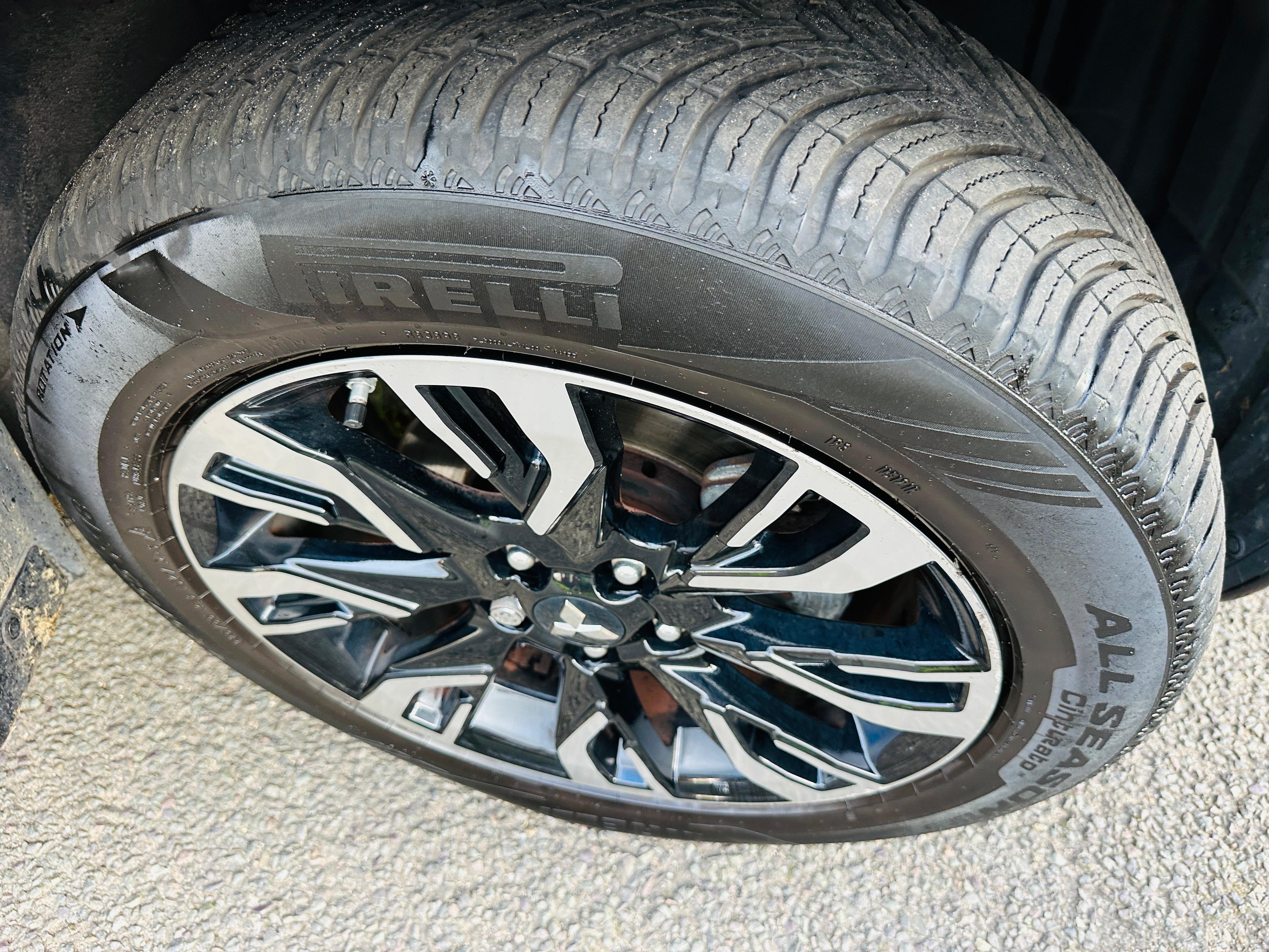 Mitsubishi Outlander 2.0h 12kWh 4hs SUV 5dr Petrol Plug-in Hybrid CVT 4WD Euro 6 (s/s) (200 ps)