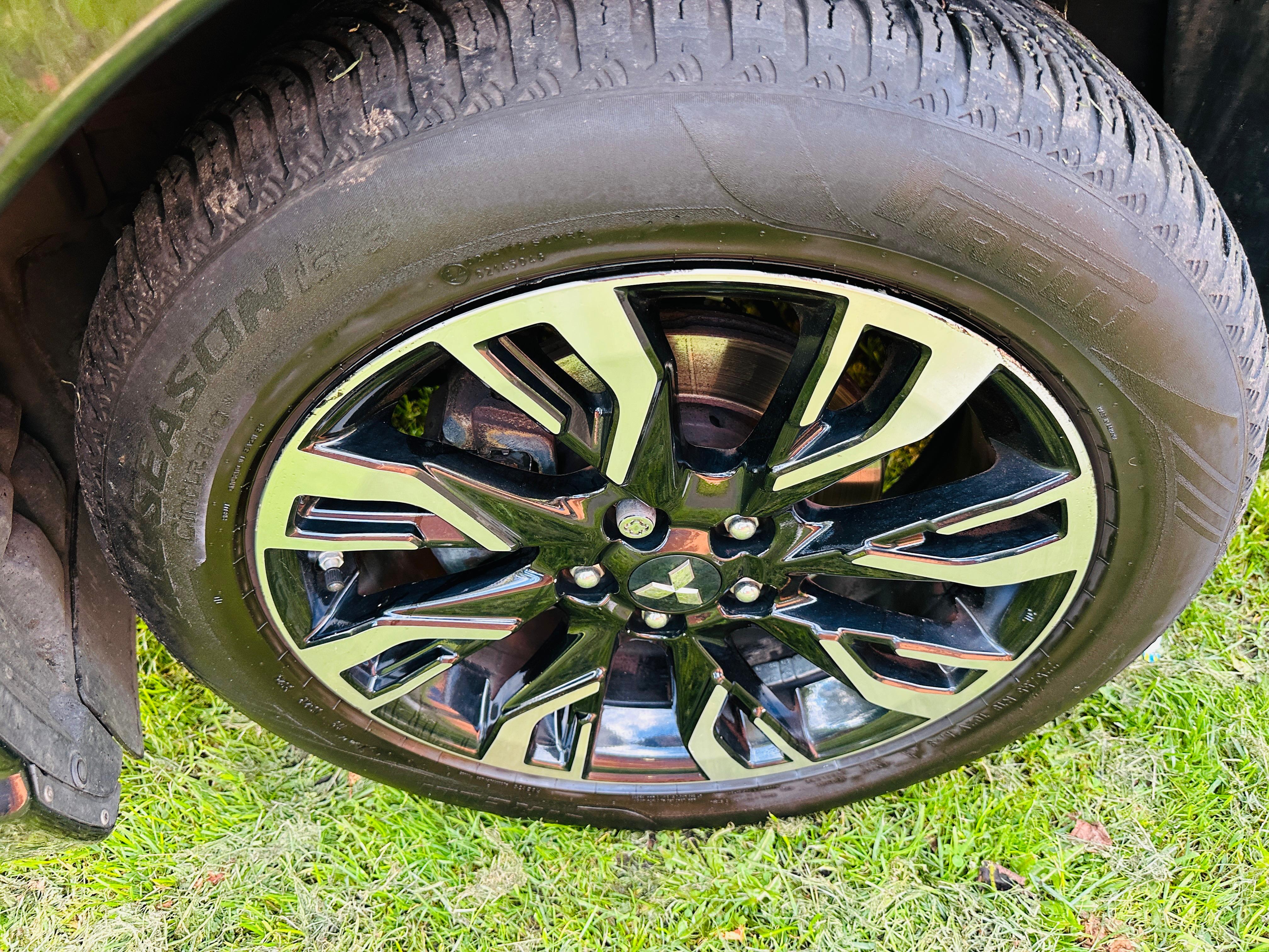 Mitsubishi Outlander 2.0h 12kWh 4hs SUV 5dr Petrol Plug-in Hybrid CVT 4WD Euro 6 (s/s) (200 ps)