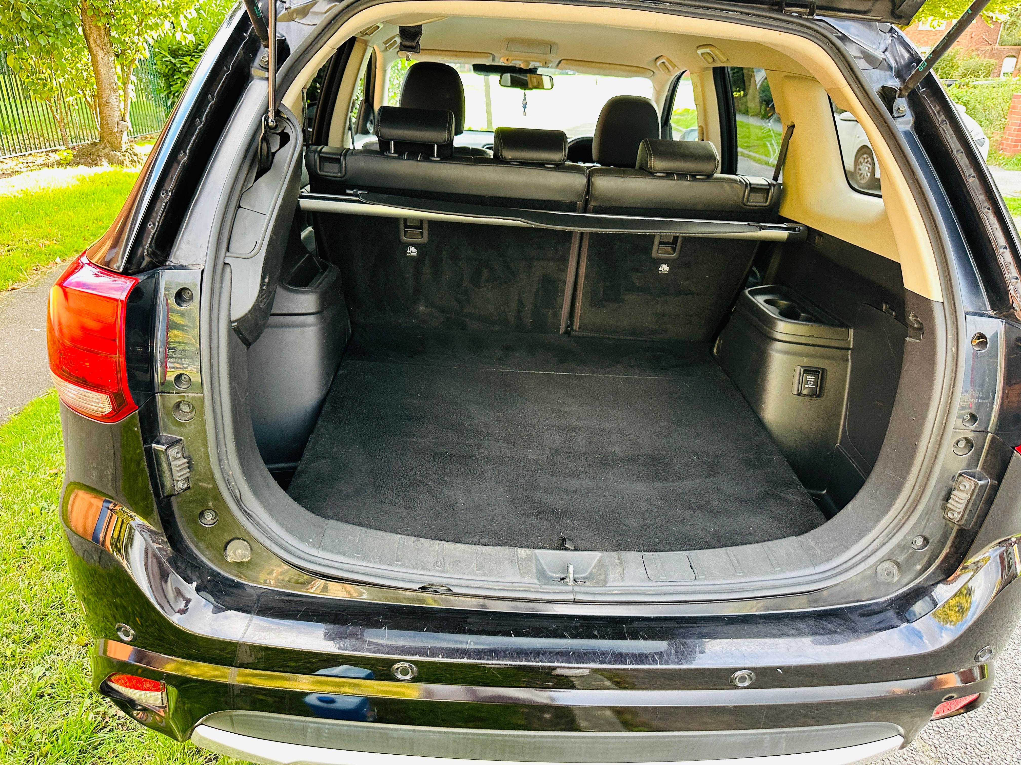 Mitsubishi Outlander 2.0h 12kWh 4hs SUV 5dr Petrol Plug-in Hybrid CVT 4WD Euro 6 (s/s) (200 ps)