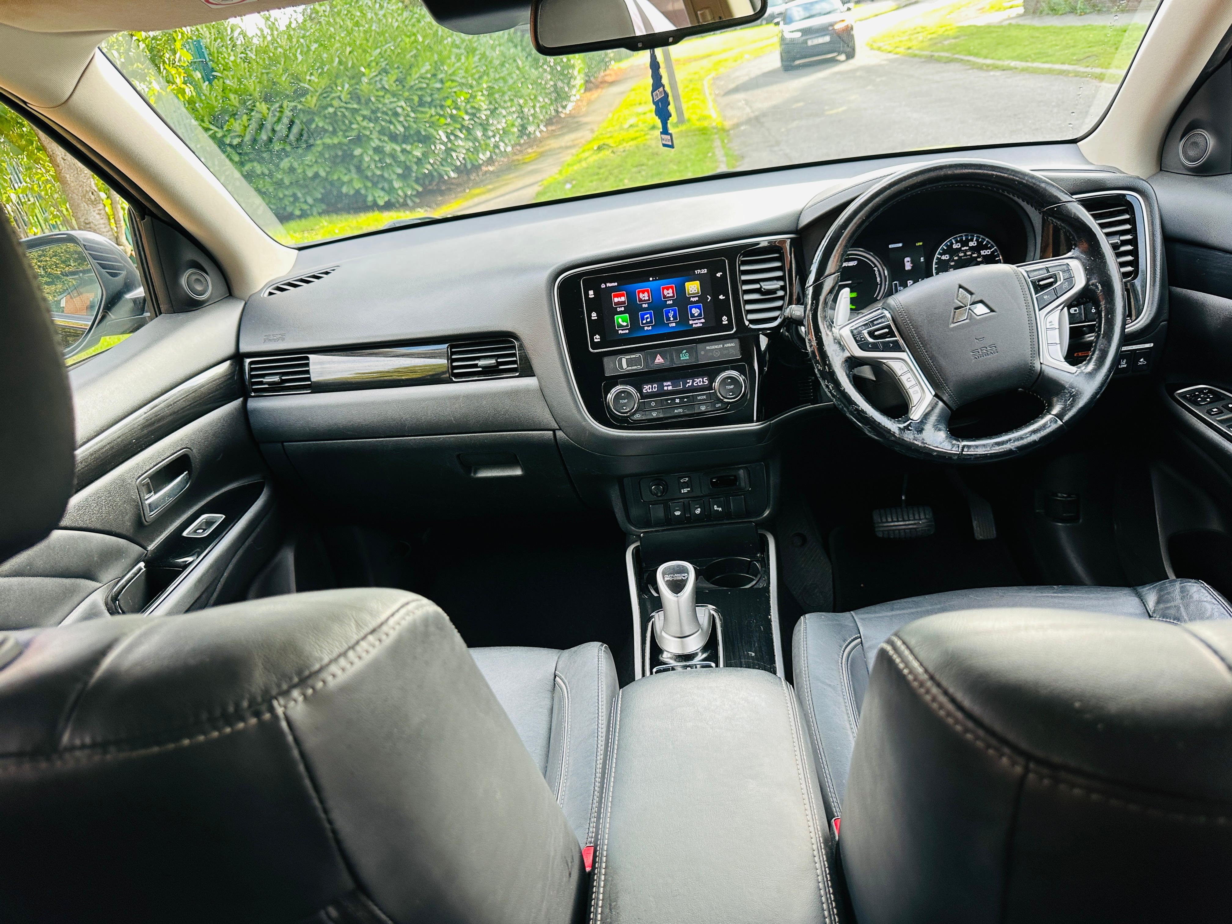 Mitsubishi Outlander 2.0h 12kWh 4hs SUV 5dr Petrol Plug-in Hybrid CVT 4WD Euro 6 (s/s) (200 ps)