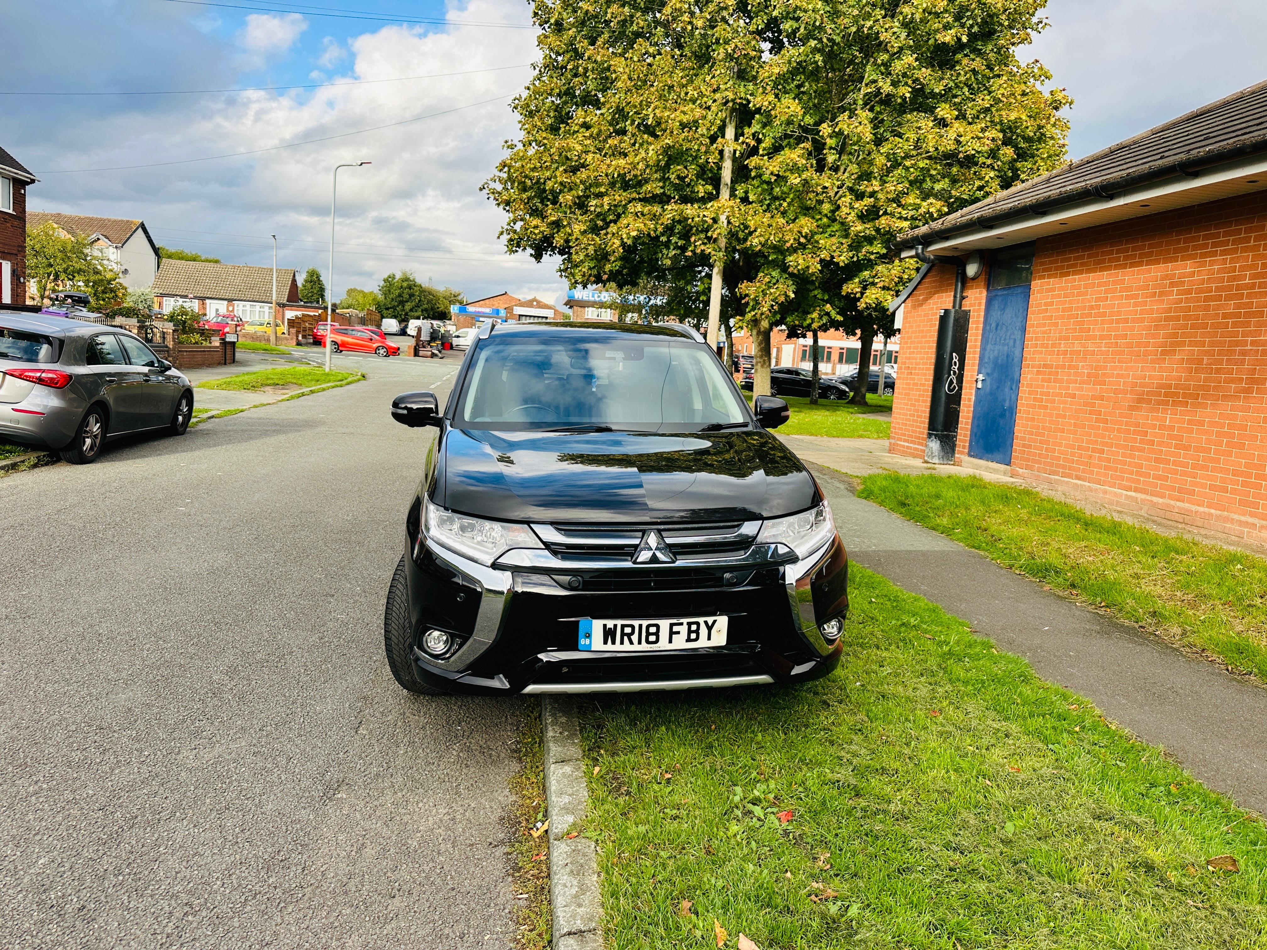 Mitsubishi Outlander 2.0h 12kWh 4hs SUV 5dr Petrol Plug-in Hybrid CVT 4WD Euro 6 (s/s) (200 ps)