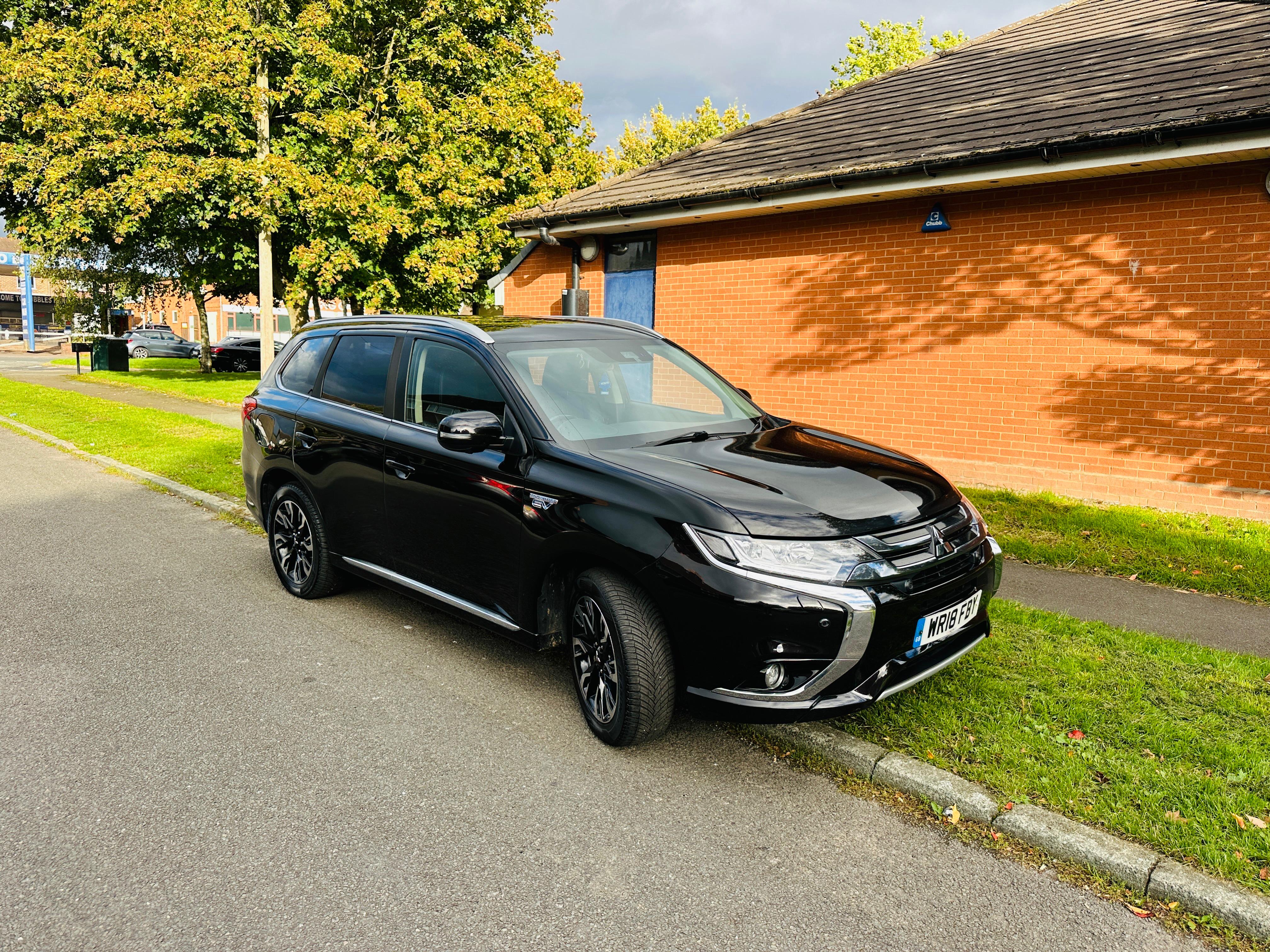 Mitsubishi Outlander 2.0h 12kWh 4hs SUV 5dr Petrol Plug-in Hybrid CVT 4WD Euro 6 (s/s) (200 ps)