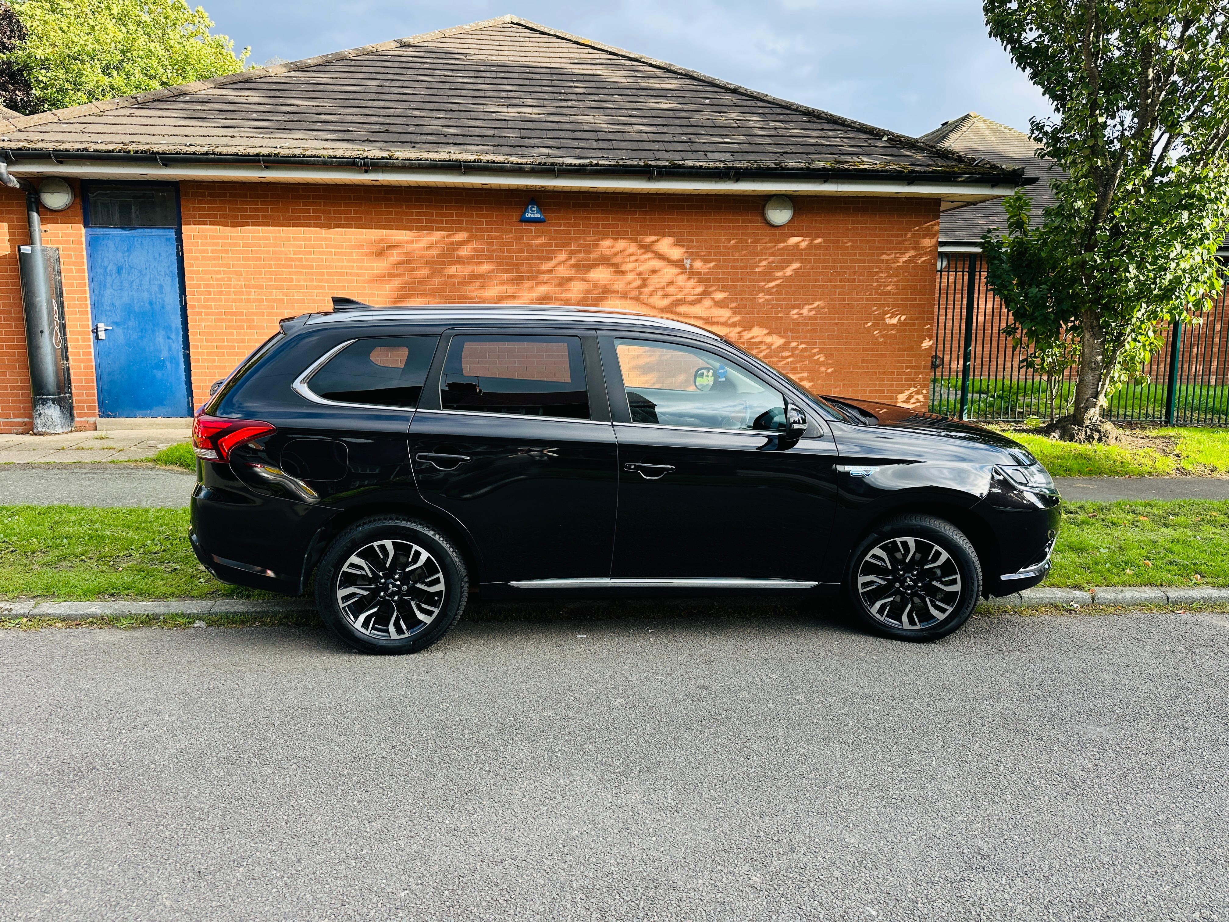 Mitsubishi Outlander 2.0h 12kWh 4hs SUV 5dr Petrol Plug-in Hybrid CVT 4WD Euro 6 (s/s) (200 ps)