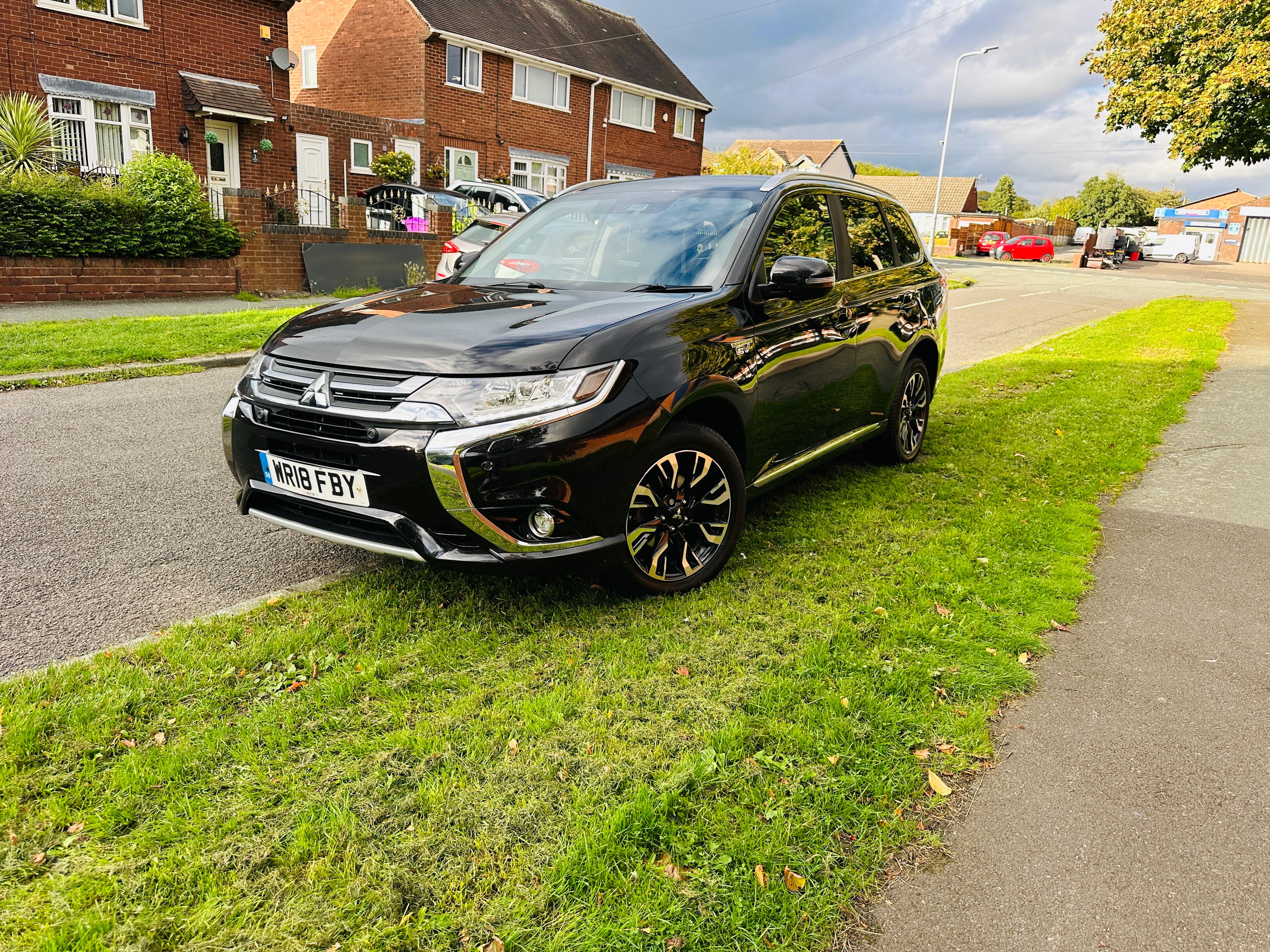 Mitsubishi Outlander 2.0h 12kWh 4hs SUV 5dr Petrol Plug-in Hybrid CVT 4WD Euro 6 (s/s) (200 ps)
