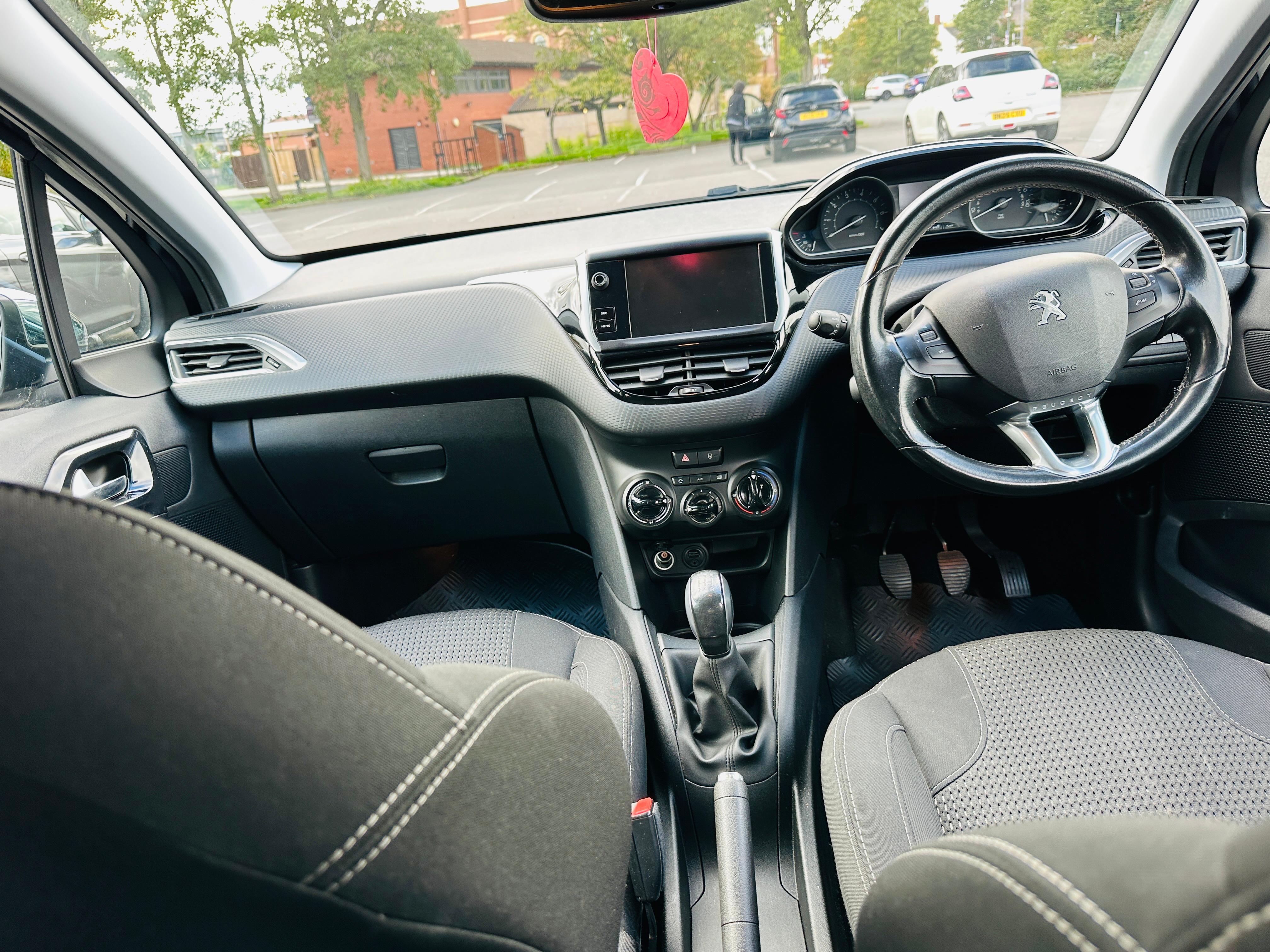 Peugeot 208 1.2 PureTech Allure Hatchback 5dr Petrol Manual Euro 6 (s/s) (110 ps)