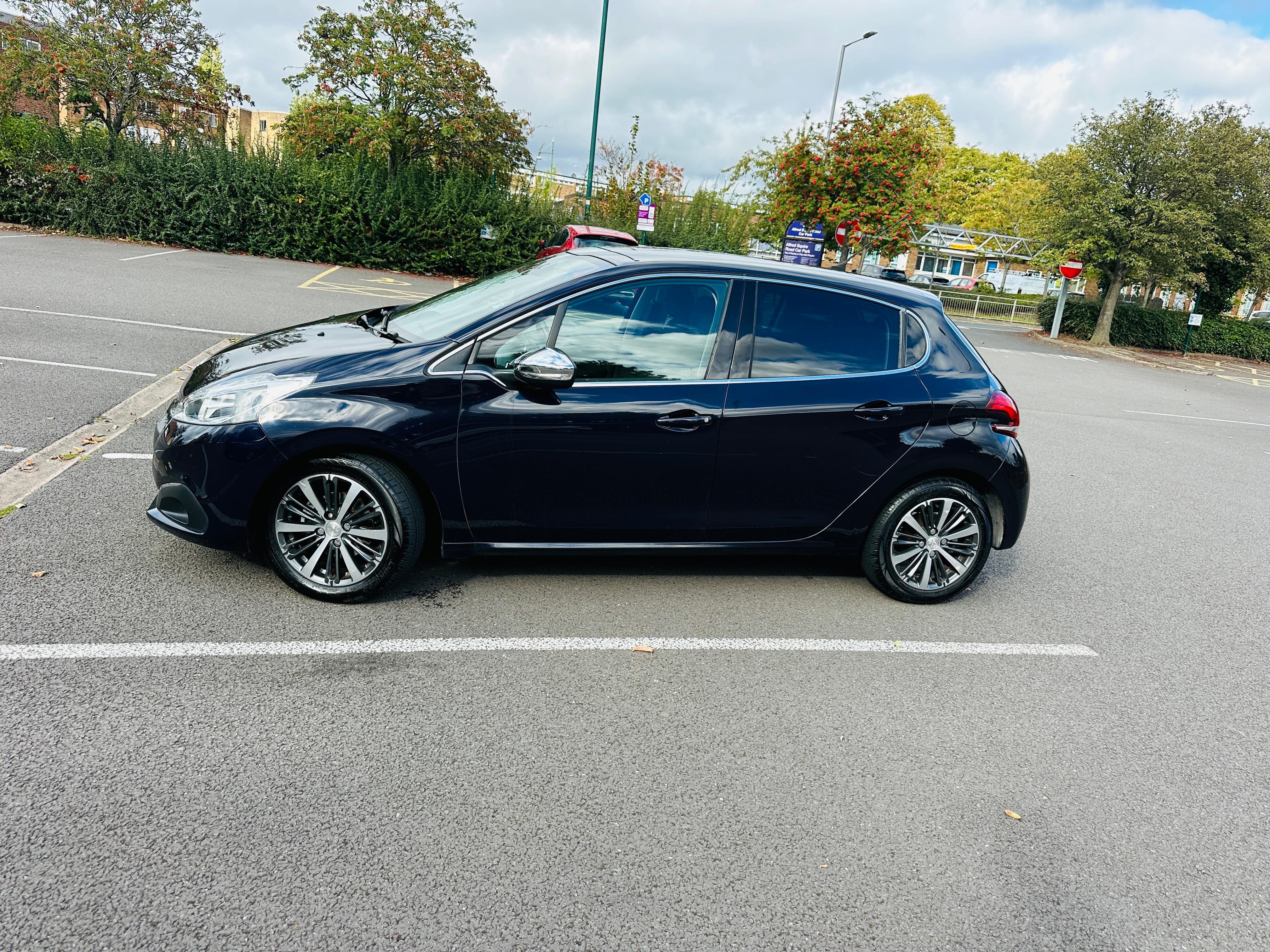 Peugeot 208 1.2 PureTech Allure Hatchback 5dr Petrol Manual Euro 6 (s/s) (110 ps)